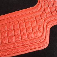 Set Covorase Auto Universale Custo Bimaterial, Mocheta, negru cu bordura rosie, 4 buc