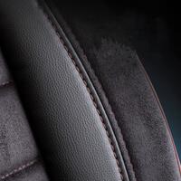 Set Huse Scaune Auto Panda Toronto, tip Alcantara, cu fermoare pentru bancheta rabatabila, negru cu cusatura rosie, 11 piese