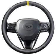 Husa volan tip fibra carbon, cu insertii piele ecologica perforata, negru cu detaliu galben, 38 cm